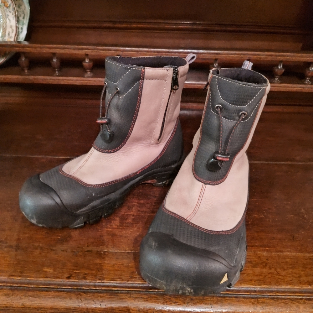 VGUC. Keen Fall/Winter Boots with Toe Protection